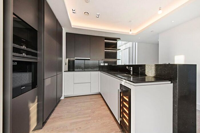 2 Bedroom Flat To Rent In Carrara Tower, Bollinder Place, EC1V