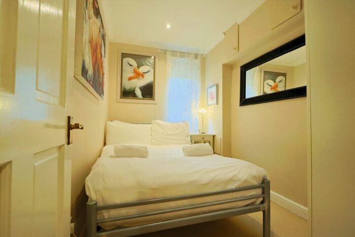 2 Bedroom Flat To Rent In Elliston Road, Bristol, BS6