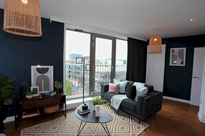 2 Bedroom Flat To Rent In , Broadside, Oldham Road, M4