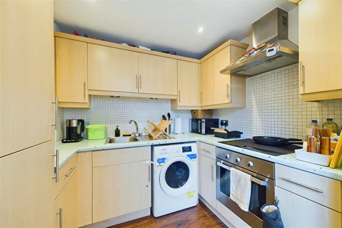 2 Bedroom Flat For Sale In Giverny House, Water Gardens Square, London, SE16