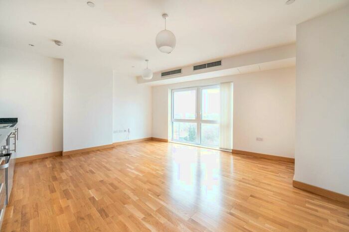 1 Bedroom Flat To Rent In River Heights, Stratford, London, E15