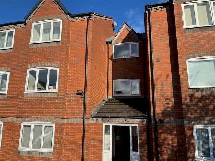 1 Bedroom Flat To Rent In Alexandra Way, Tividale, Oldbury, B69