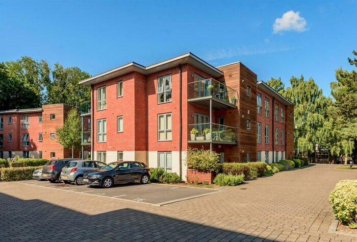2 Bedroom Flat For Sale In Morewood Close, Sevenoaks, TN13
