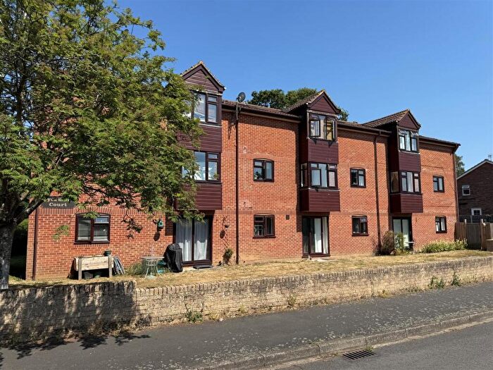 2 Bedroom Flat For Sale In Farncombe, GU7
