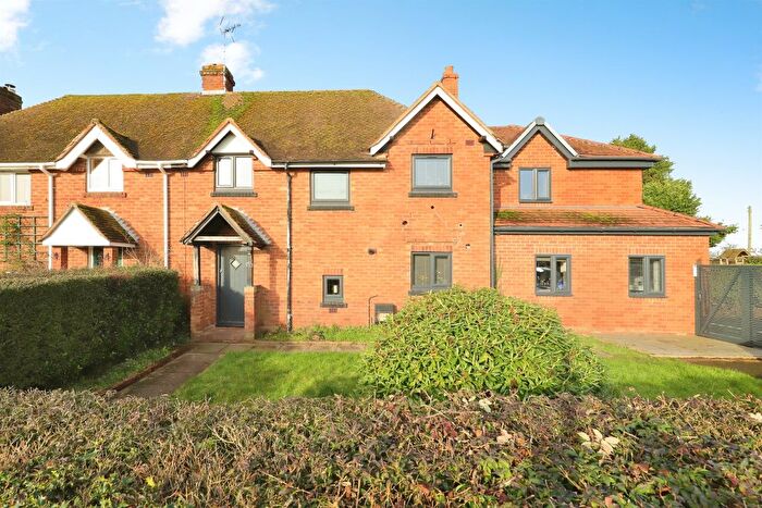 4 Bedroom Semi-Detached House For Sale In Morton Road, Harvington, Kidderminster, DY10