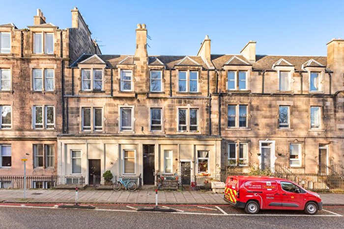 2 Bedroom Flat For Sale In / Angle Park Terrace, Ardmillan, Edinburgh, EH11