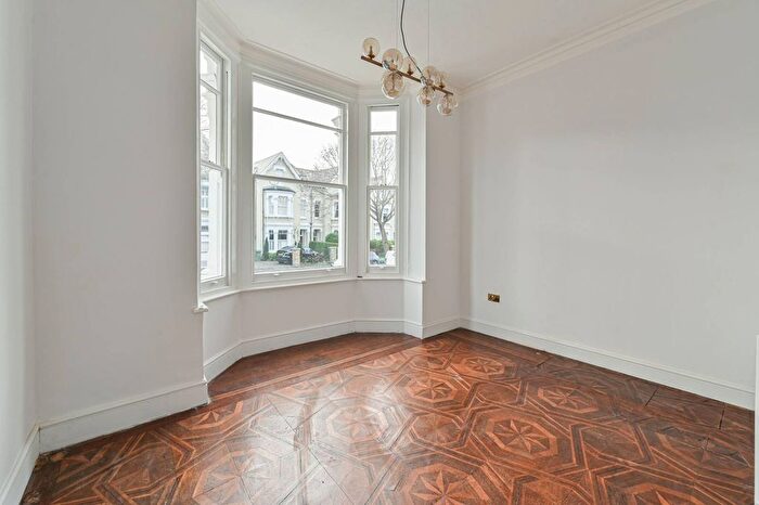 2 Bedroom Flat To Rent In Lewin Road, Streatham, London, SW16