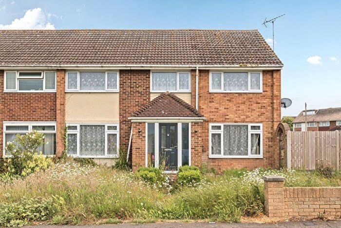 3 Bedroom Semi-Detached House For Sale In Station Road, Teynham, ME9