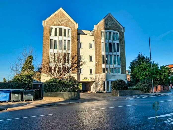 2 Bedroom Apartment To Rent In Serpentine Road, Poole, BH15