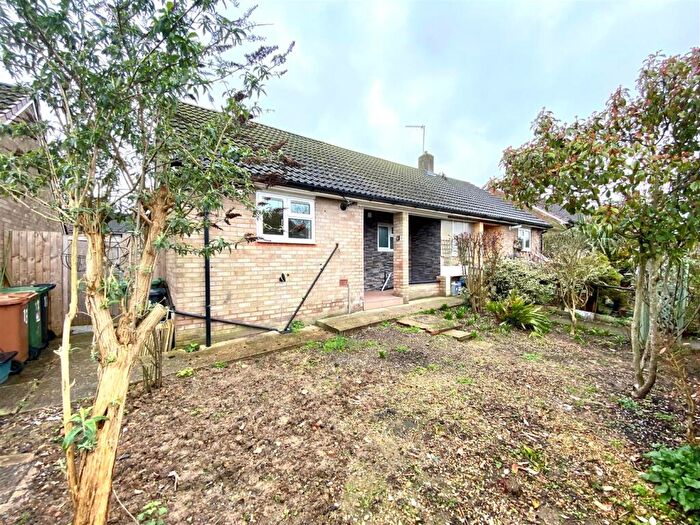 2 Bedroom Semi-Detached Bungalow For Sale In Gregory Avenue, Potters Bar, EN6
