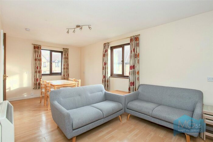 2 Bedroom Flat To Rent In Deanery Close, East Finchley, London, N2