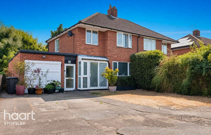 4 Bedroom Semi-Detached House For Sale In Putteridge Road, Luton, LU2