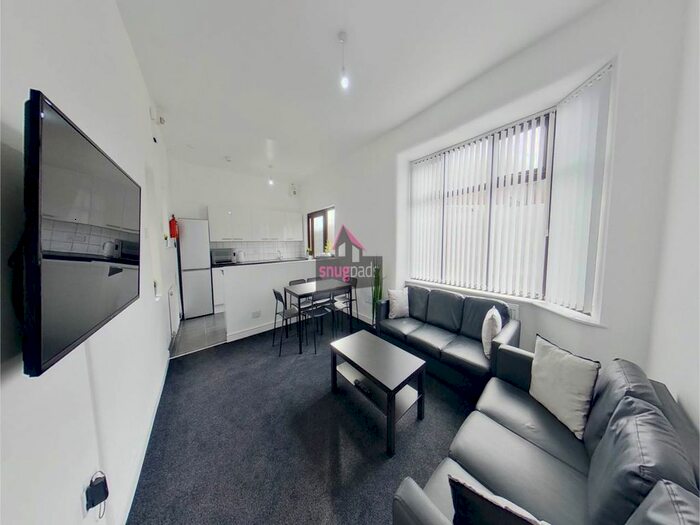 6 Bedroom Property To Rent In Bolton Road, Salford, Manchester, M6
