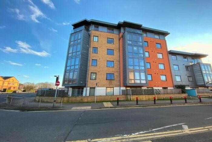 2 Bedroom Flat To Rent In Lynmouth Avenue, Chelmsford, CM2