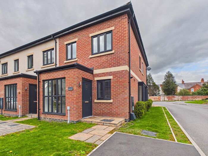 2 Bedroom End Of Terrace House For Sale In Willowbank Close, Hinckley, LE10