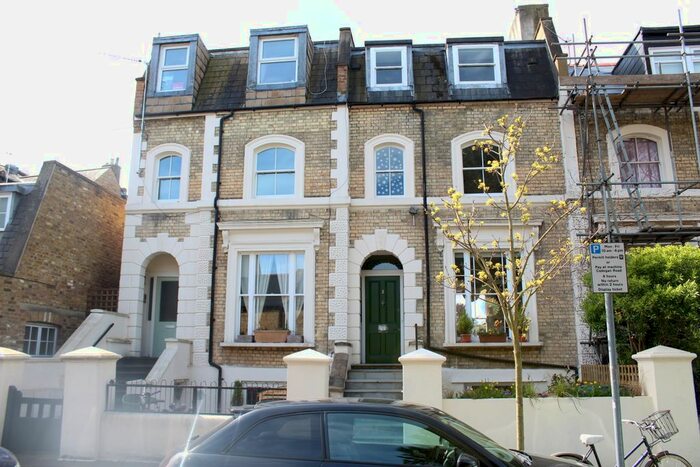 1 Bedroom Flat To Rent In St. Leonards Road, Surbiton, KT6