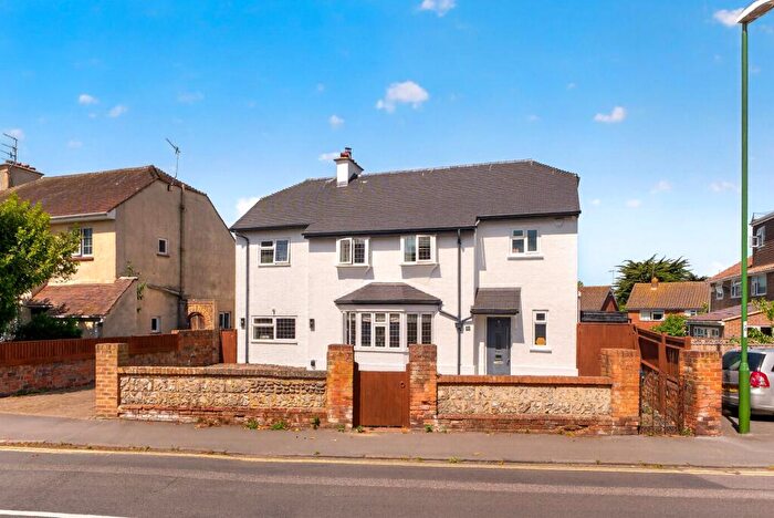 4 Bedroom Detached House For Sale In Southdown Road, Shoreham-By-Sea, BN43