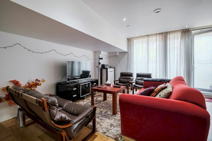 3 Bedroom Flat To Rent In Camley Street, London, N1C