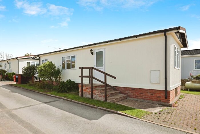 1 Bedroom Mobile/park Home For Sale In Hill Top Park, Princethorpe, Rugby, CV23