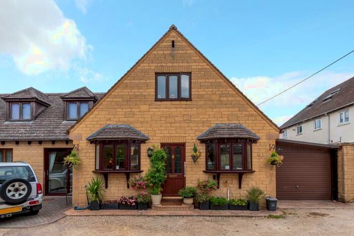 3 Bedroom Semi-Detached House To Rent In Oxford Hill, Witney, OX28