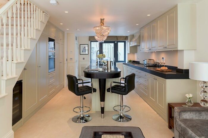 4 Bedroom Terraced House To Rent In Farm Street, Mayfair, London, W1J