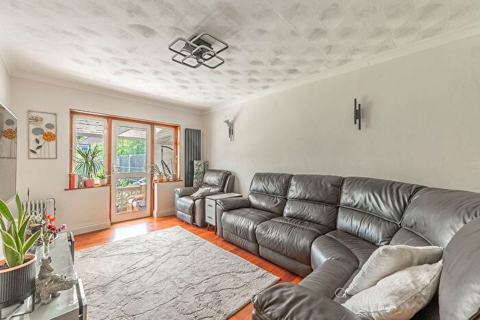 4 Bedroom End Terrace House To Rent In Torbay Road, Rayners Lane, Harrow, HA2
