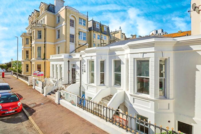 2 Bedroom Flat For Sale In Grande Views, Burlington Place, Eastbourne, BN21