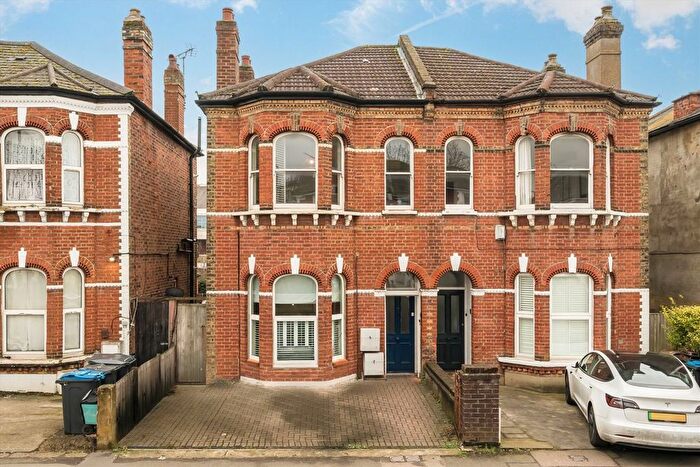 2 Bedroom Flat To Rent In Alexandra Road, London, SW19