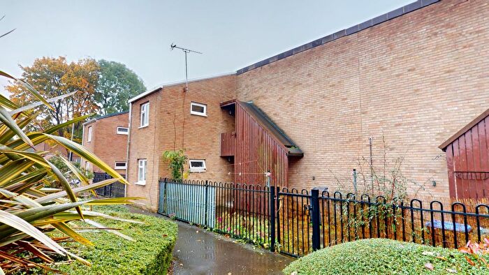 2 Bedroom Flat To Rent In Ribbleton Grove, Undercliffe, Bradford, BD3