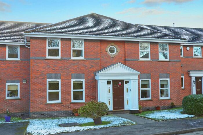 2 Bedroom Flat To Rent In Peacock Court, Yeadon, Leeds LS19