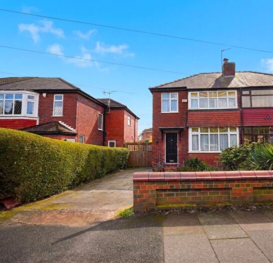 3 Bedroom Semi-Detached House For Sale In Agecroft Road West, Prestwich, M25