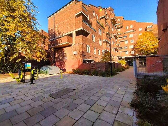 3 Bedroom Maisonette To Rent In Didbin House, Finsbury Park, N7