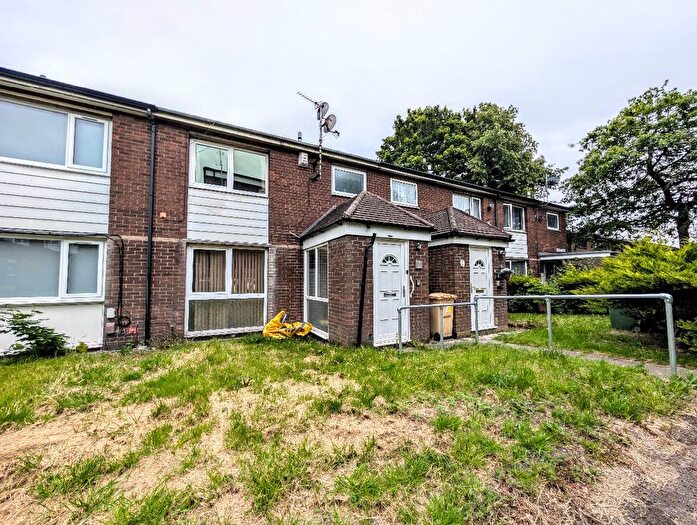 3 Bedroom Mews For Sale In Regent Walk, Farnworth, Bolton, BL4