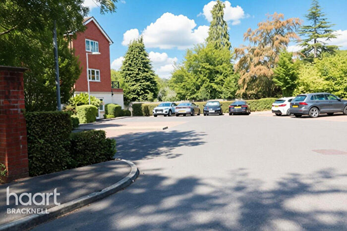 2 Bedroom Apartment For Sale In Waterloo Road, Crowthorne, RG45