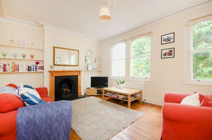 2 Bedroom Flat To Rent In Hamilton Road, South Wimbledon, London, SW19