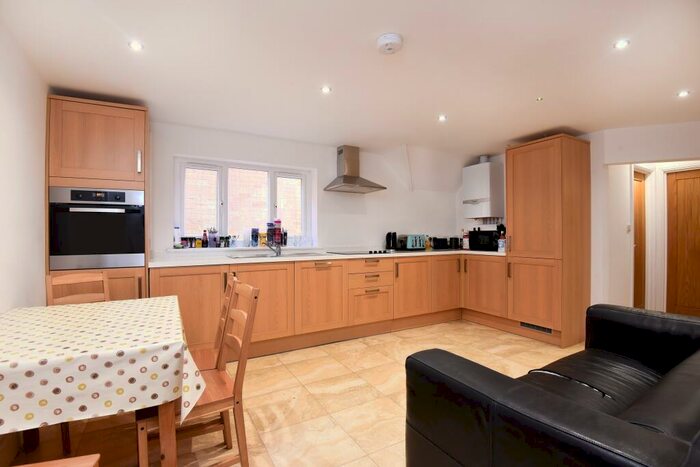 4 Bedroom Apartment To Rent In London Road, Headington, OX3