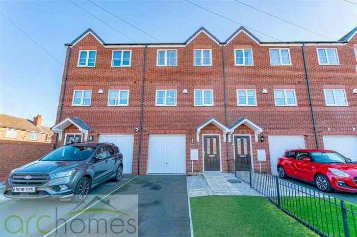 4 Bedroom Town House To Rent In Grimshaw Park, Abram, Wigan, WN2