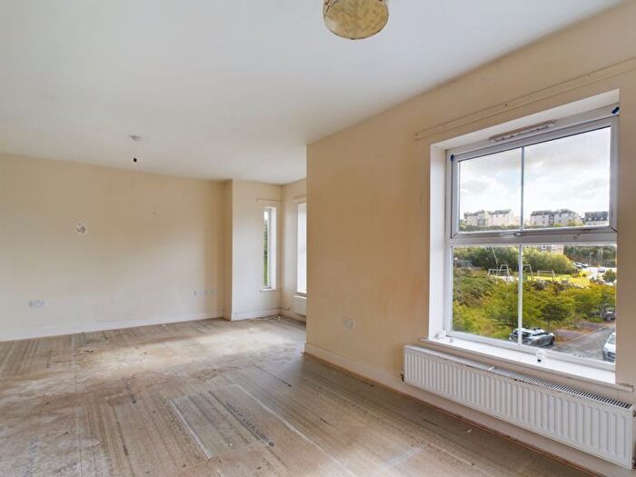 2 Bedroom Flat For Sale In Goodern Drive, Truro, TR1