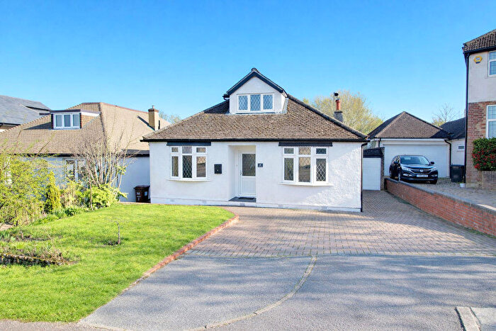 4 Bedroom Detached House For Sale In Sutherland Way, Cuffley, EN6