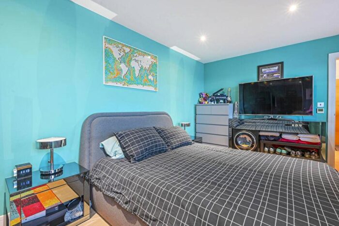 2 Bedroom Flat For Sale In Parkview Apartments, Poplar, London, E14