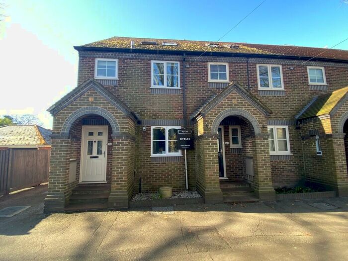 4 Bedroom End Of Terrace House To Rent In Park Avenue, Winchester, SO23