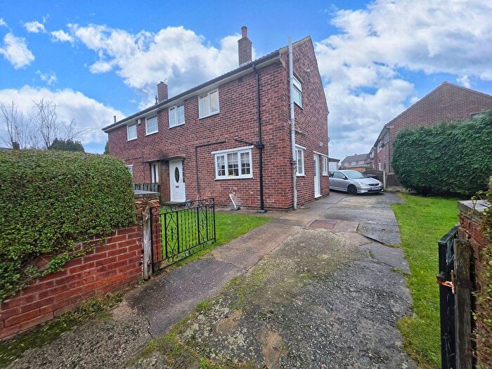 3 Bedroom Semi-Detached House For Sale In Chevet View, Royston, Barnsley, S71