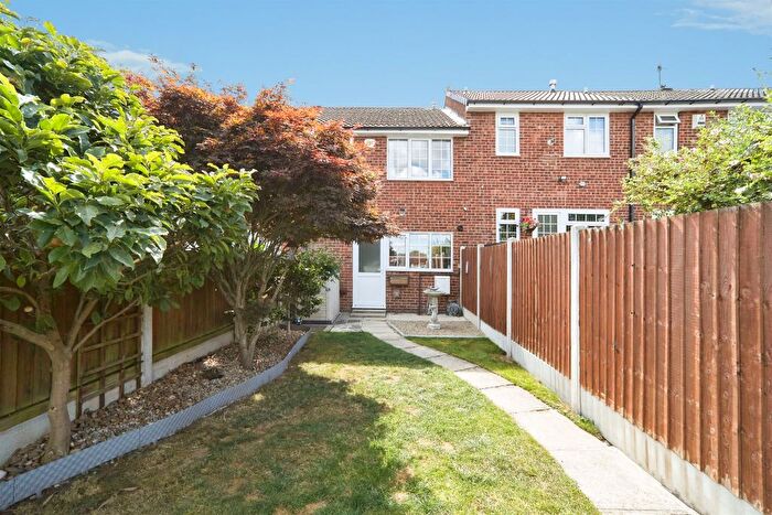 3 Bedroom Property For Sale In Prospect View, Bramley, Leeds, LS13
