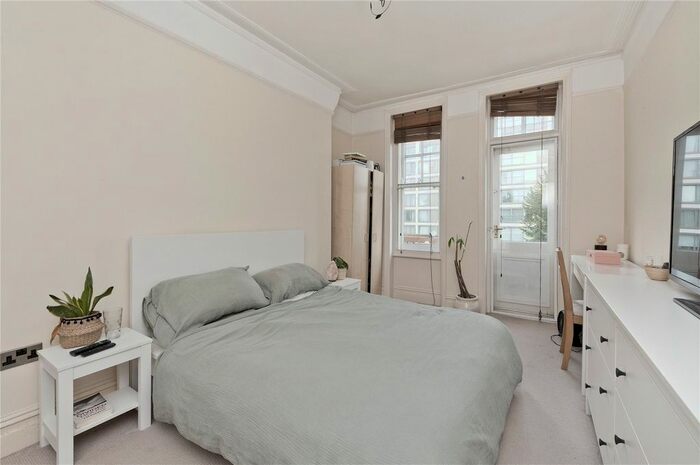 3 Bedroom Flat To Rent In Addison Bridge Place, Brook Green, London, W14