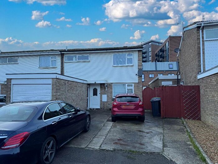 3 Bedroom End Terrace House For Sale In Earls Close, Bletchley, Milton Keynes, MK2