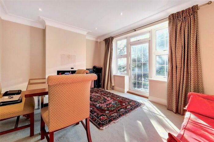 2 Bedroom Flat To Rent In Hocroft Court, Hendon Way, NW2