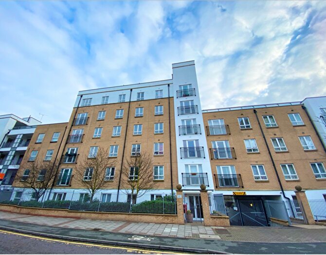 2 Bedroom Flat To Rent In Granite Apartments, Stratford, E15