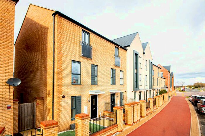 4 Bedroom End Of Terrace House To Rent In Barrosa Way, Whitehouse, Milton Keynes, MK8