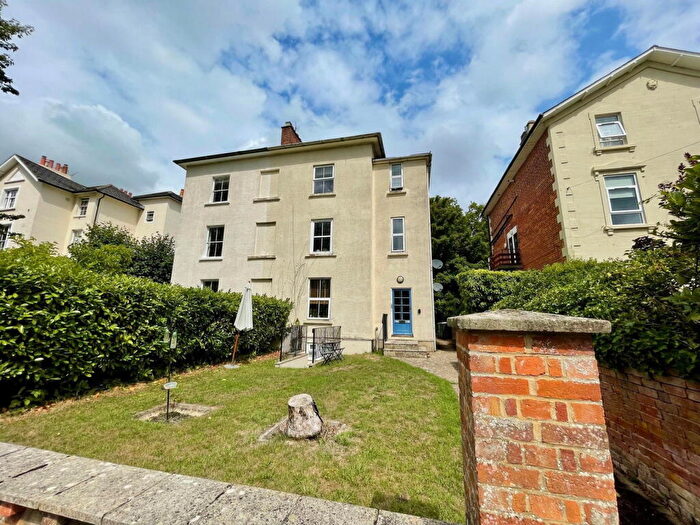 1 Bedroom Flat To Rent In Donnington Square, Newbury, RG14