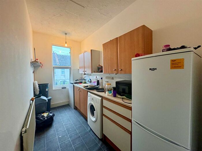 1 Bedroom Flat To Rent In Ramuz Drive, Westcliff-On-Sea, SS0
